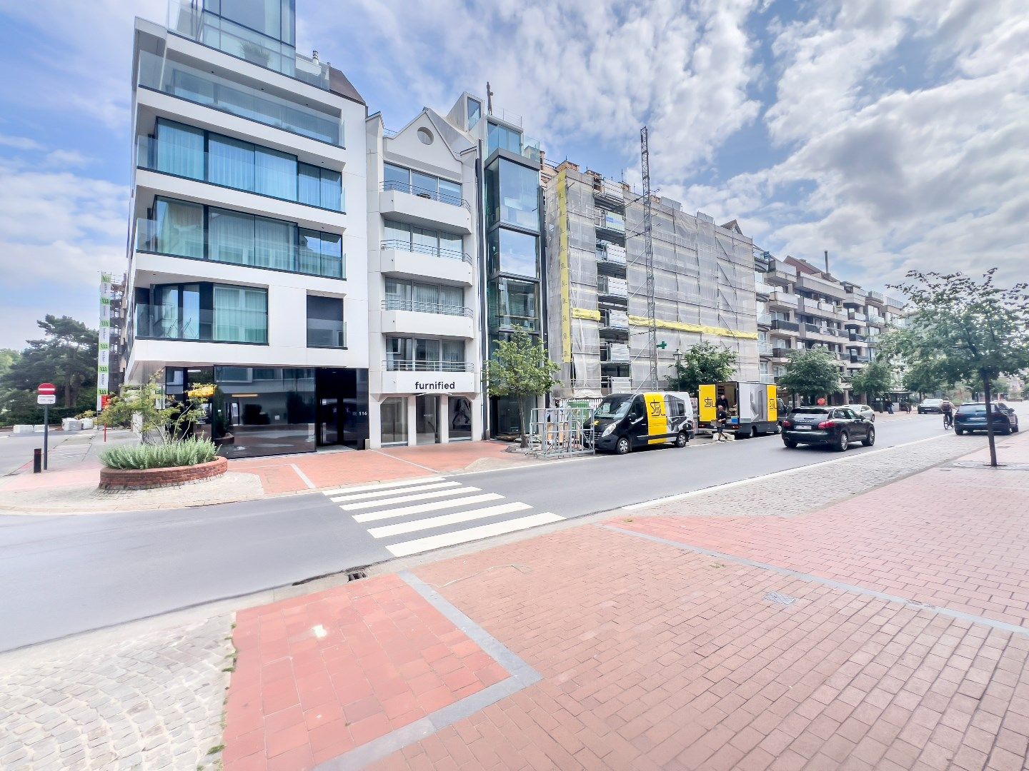 Verhuurd handelsgelijkvloers,gelegen op de Dumortierlaan vlakbij het Driehoeksplein foto 2