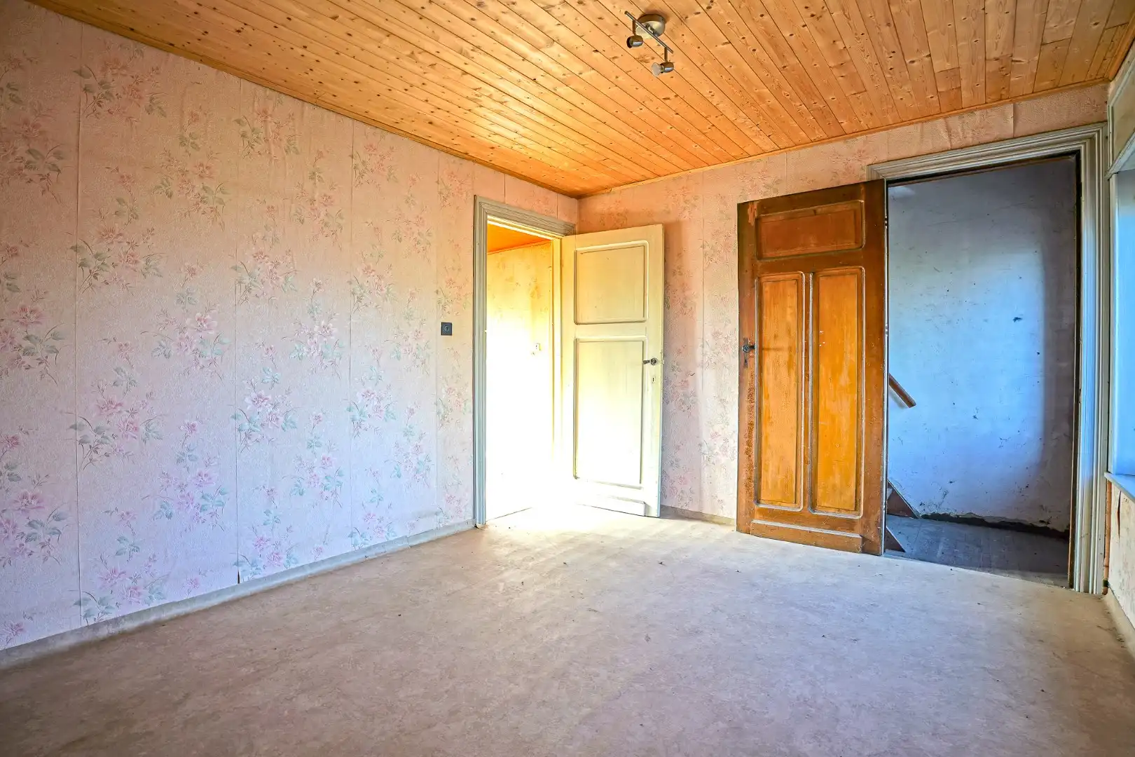 Te renoveren woning met 5 slaapkamers op 8.102 m²  te Diksmuide! foto 9