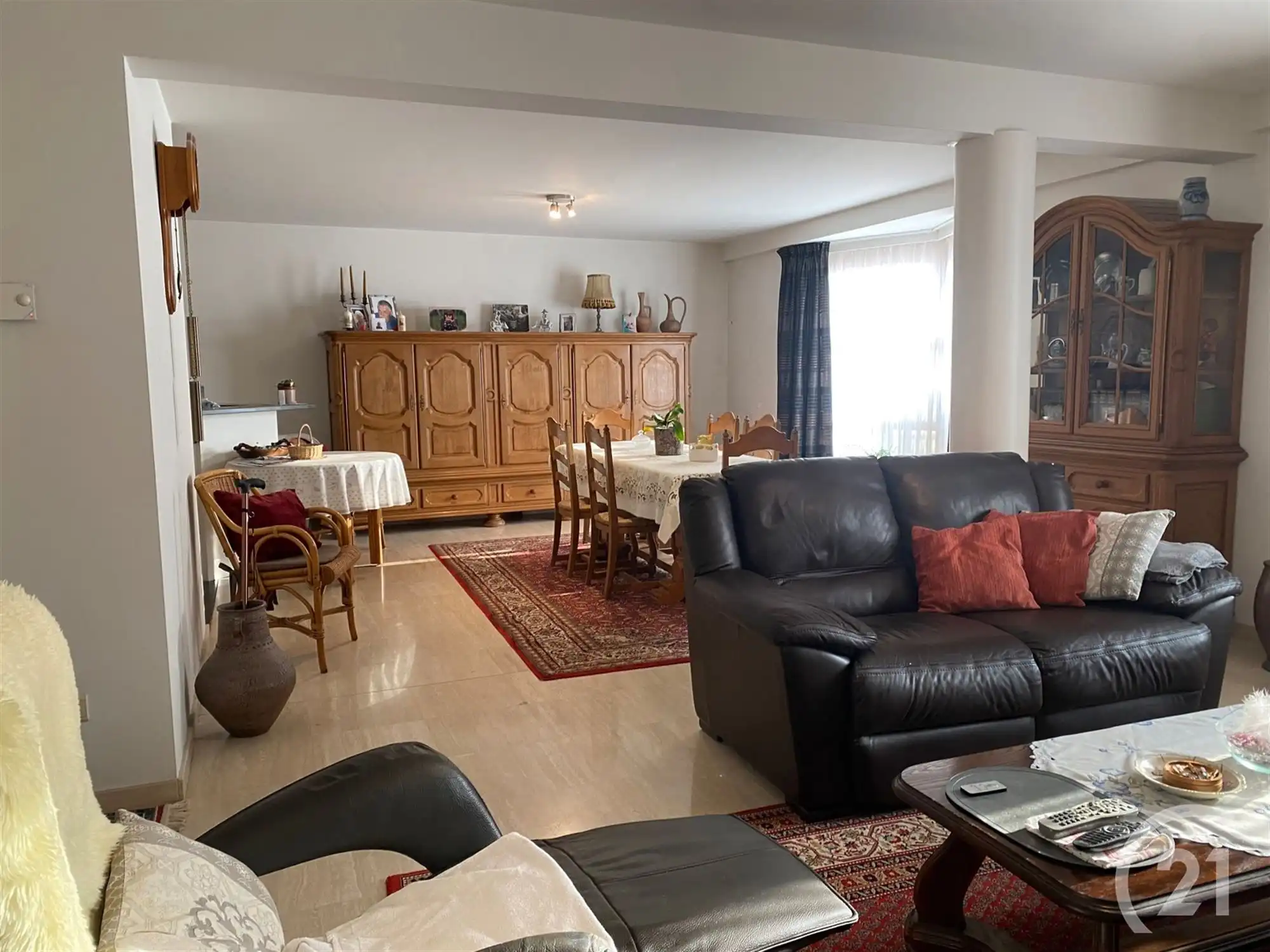 Instapklaar appartement met 3 slaapkamers en groot terras foto {{pictureIndex}}