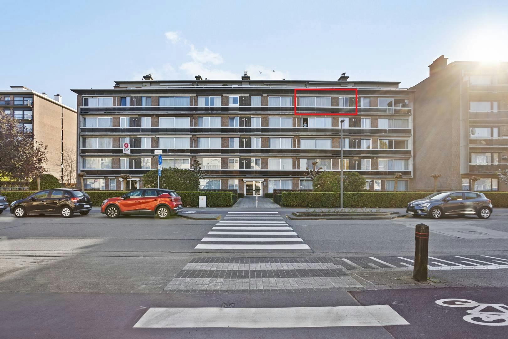 Appartement met 3 slaapkamers en staanplaats te koop foto {{pictureIndex}}