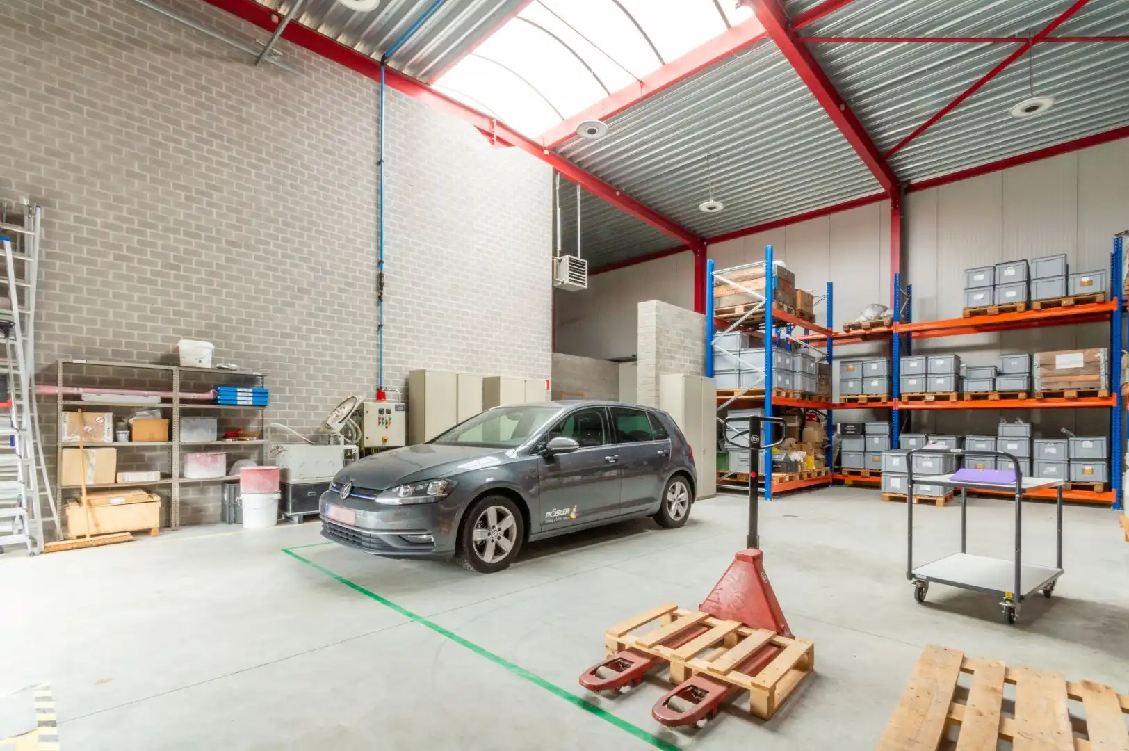 RUIM & COMM TOP GELEGEN INDUSTRIEEL GEBOUW ! foto 12