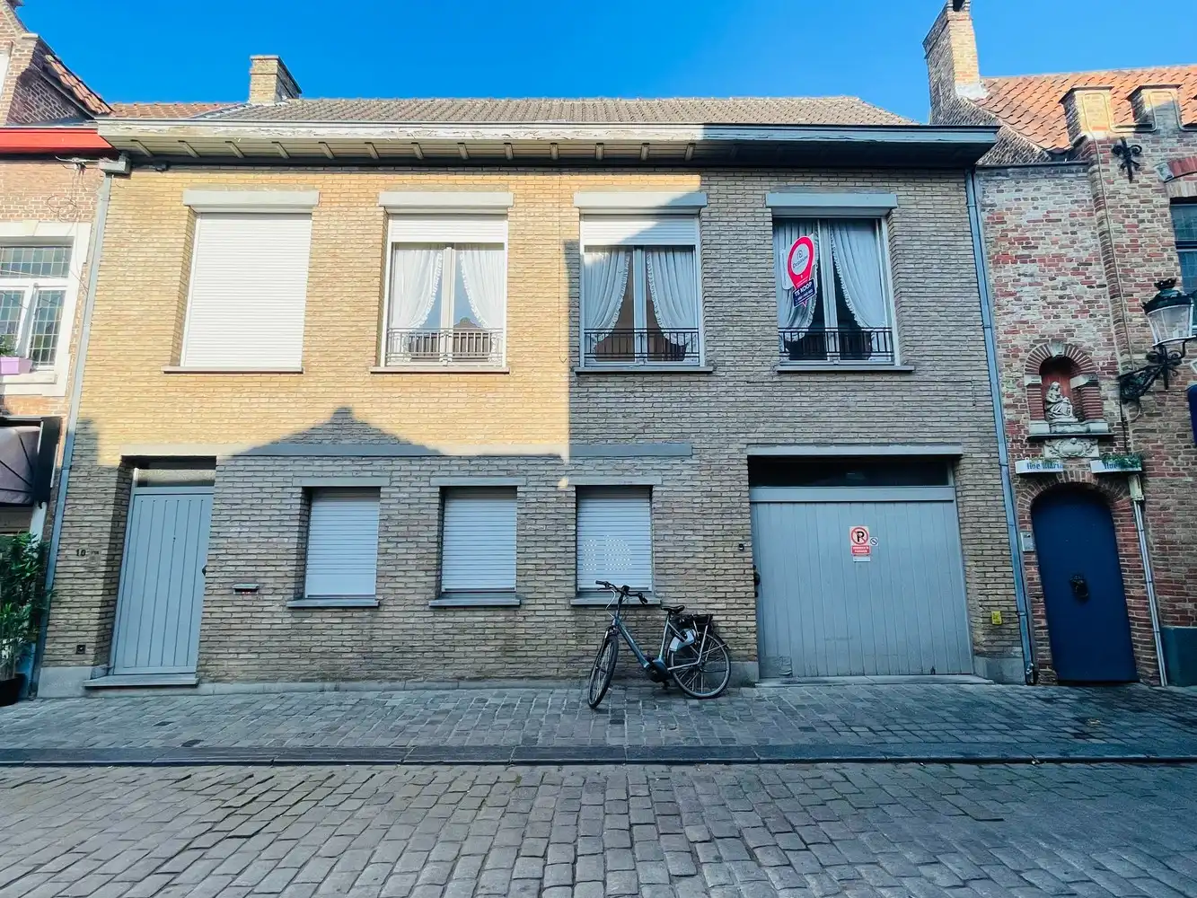 Hartje Brugge &nbsp;TOP &nbsp;TOERISTISCHE LIGGING , in de GOUDEN DRIEHOEK, Uitzonderlijk HANDELSPAND ( gevelbreedte 11 meter) &nbsp; &nbsp; &nbsp; &nbsp; &nbsp; &nbsp; &nbsp; &nbsp; &nbsp; &nbsp; &nbsp; &nbsp;&nbsp; LICHTRIJKE WINKELRUIMTE ,uitgevend op &nbsp;Exclusieve STADSPATIO met overdekte rondgang van 105m²+ GARAGE van 30 m² UNIEK&nbsp; IN BRUGGE op dergelijke ligging ! ERBOVEN lichtrijk ruim APPARTEMENT met zonneterras, foto 43