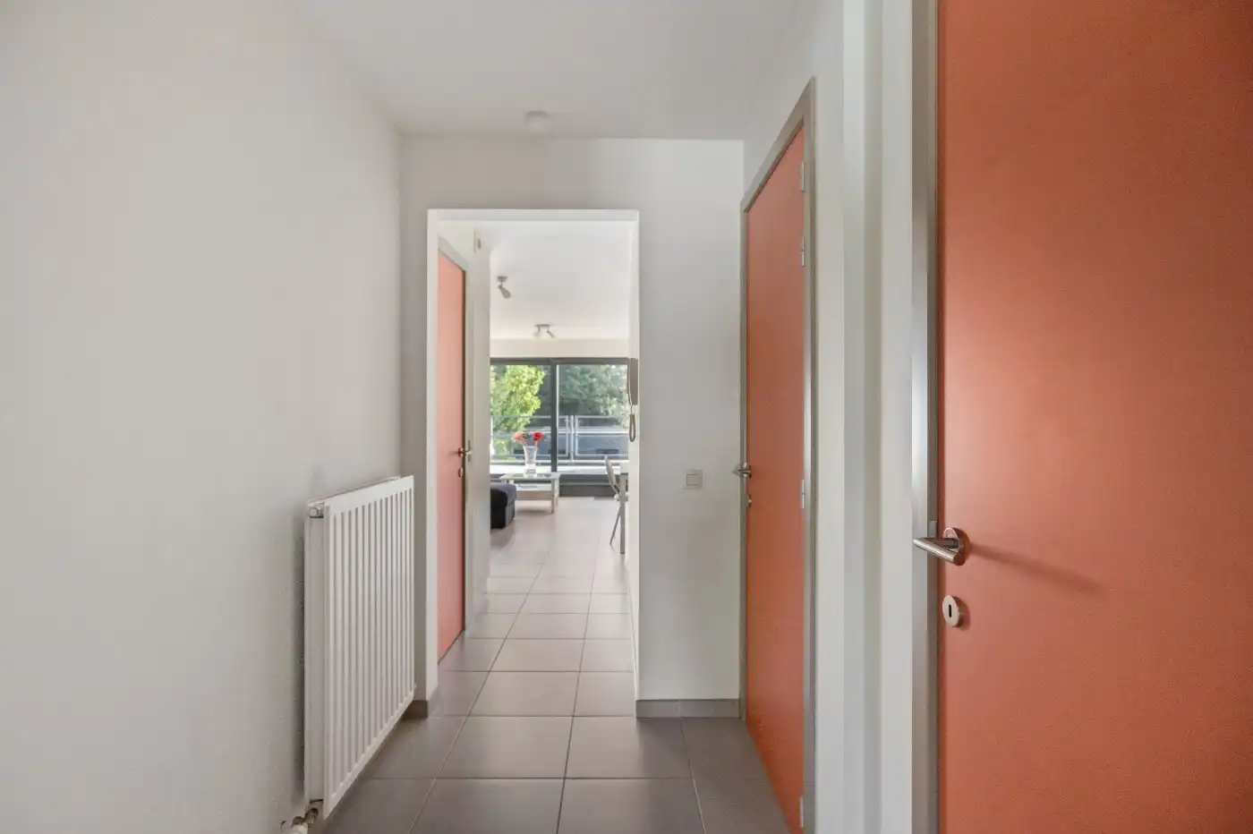 Tof instapklaar app. op 1e verd. met 1 slpk., terras en 2 autostaanplaatsen foto 2