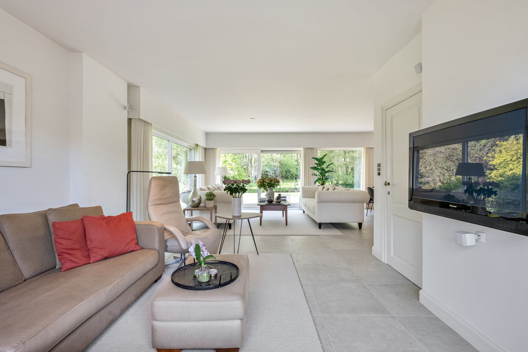 Energiezuinige villa met privé bos en prachtige tuin. foto 9