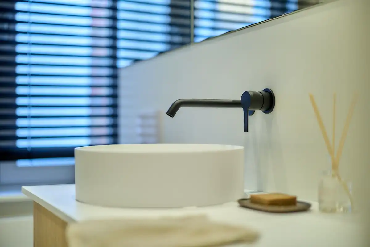 Gerenoveerd appartement met 4 slpks. en zijdelings zeezicht foto 15
