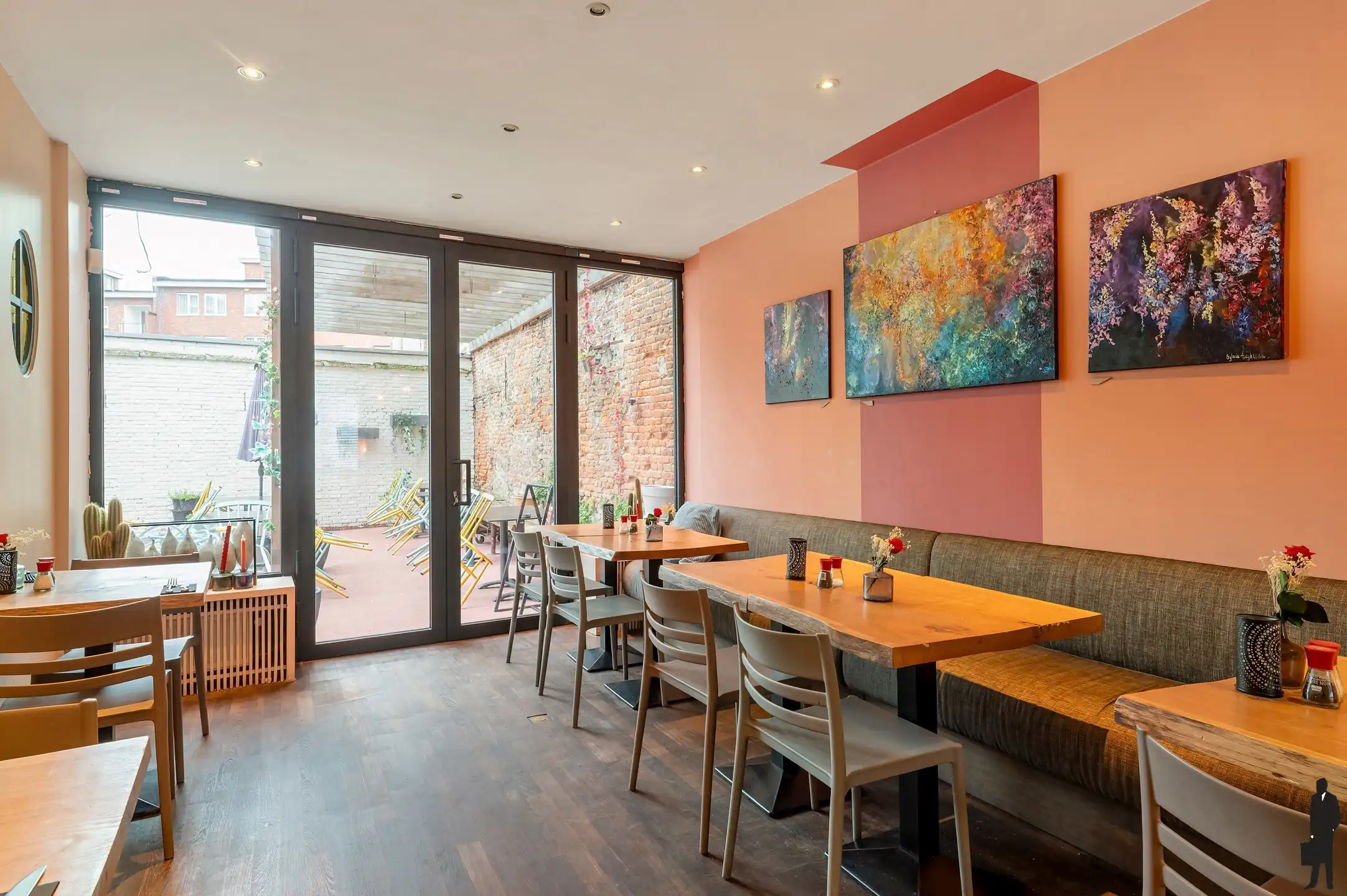 Handelszaak met ruim terras en bovenliggende woonst foto 5