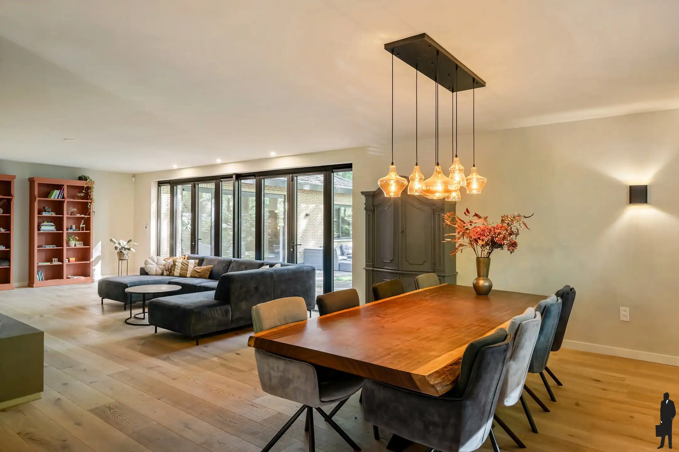 Volledig vernieuwde laagbouwvilla met 4 slaapkamers op residentiële ligging te Dennendael. foto 10