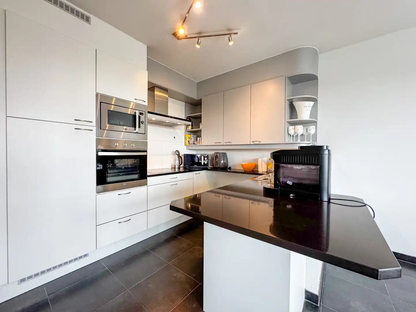 Mooi onderhouden appartement in centrum Aalter met ondergrondse parkeerplaats foto 4