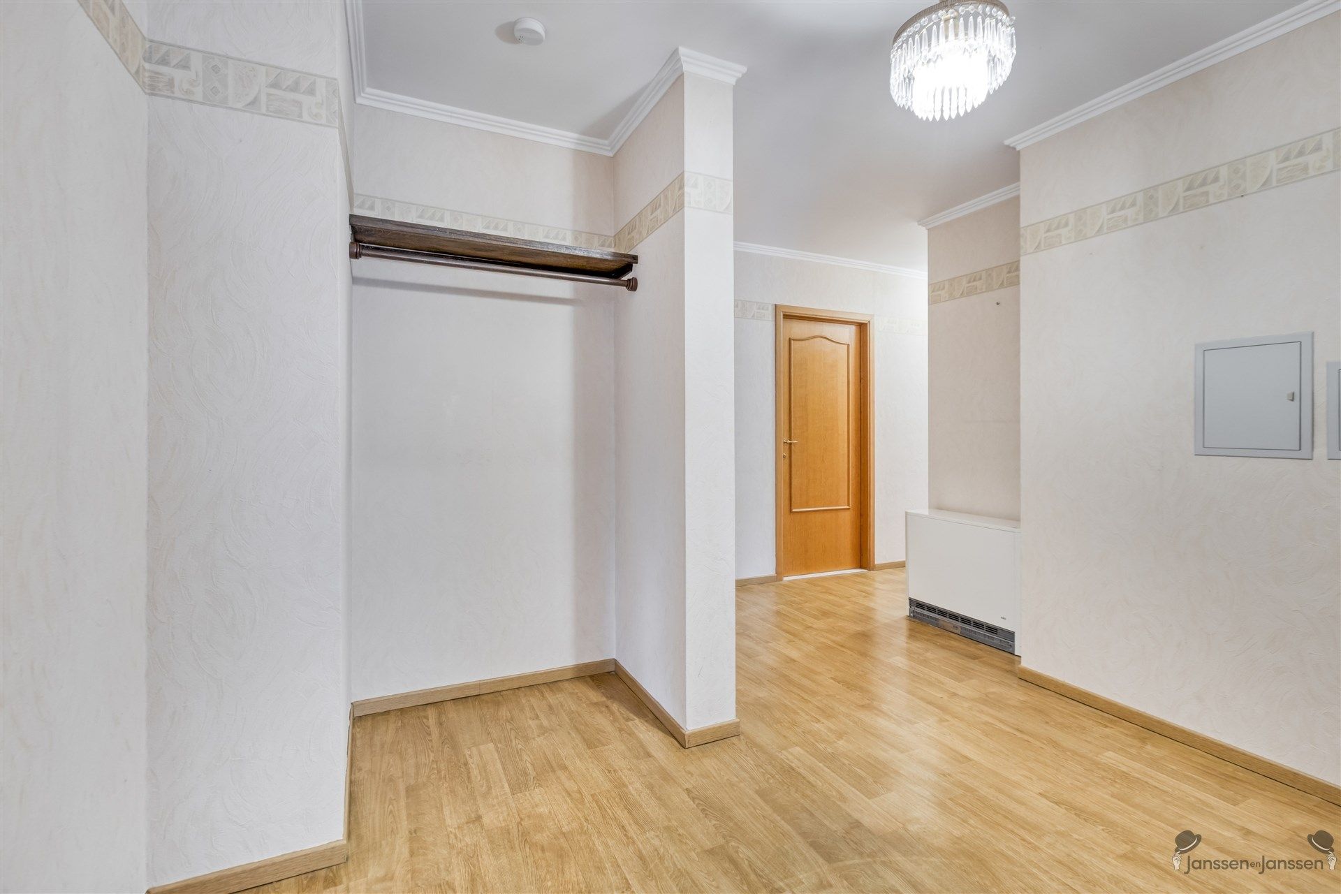 Lichtrijk 2-slaapkamerappartement met garagebox in het hart van Leopoldsburg! foto 4