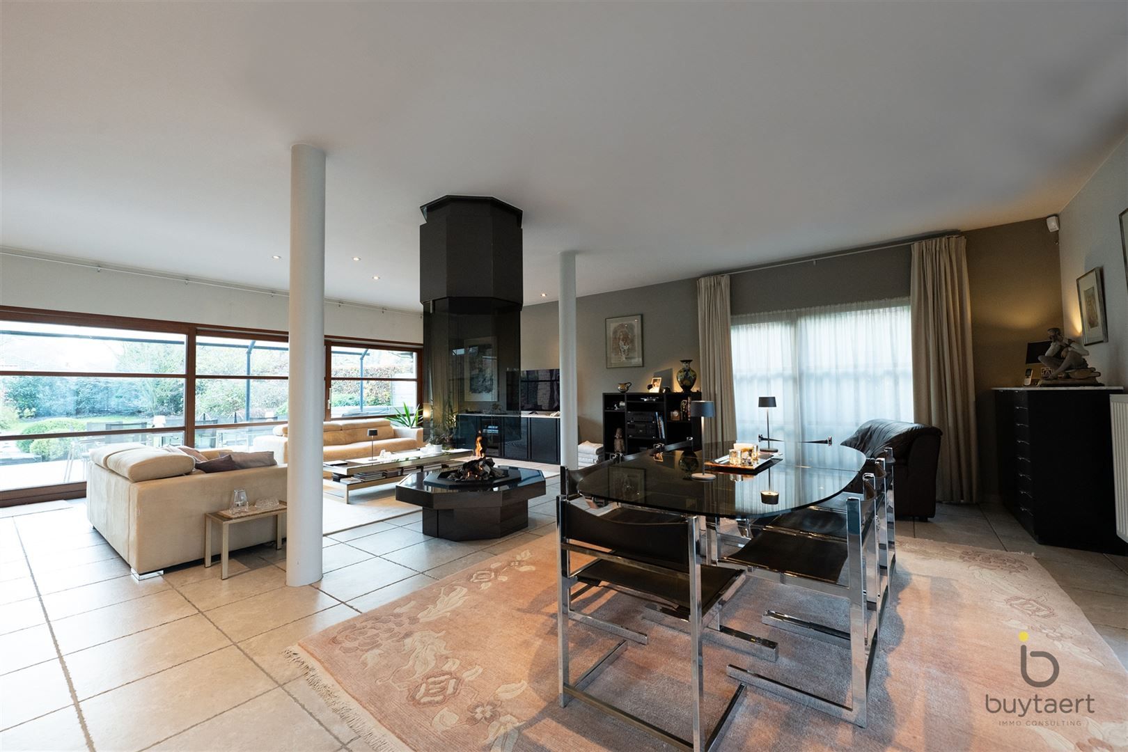 RUIMTE, RUST EN ONTSPANNING: MODERNE VILLA MET ZWEMBAD, SAUNA EN JACUZZI foto 4