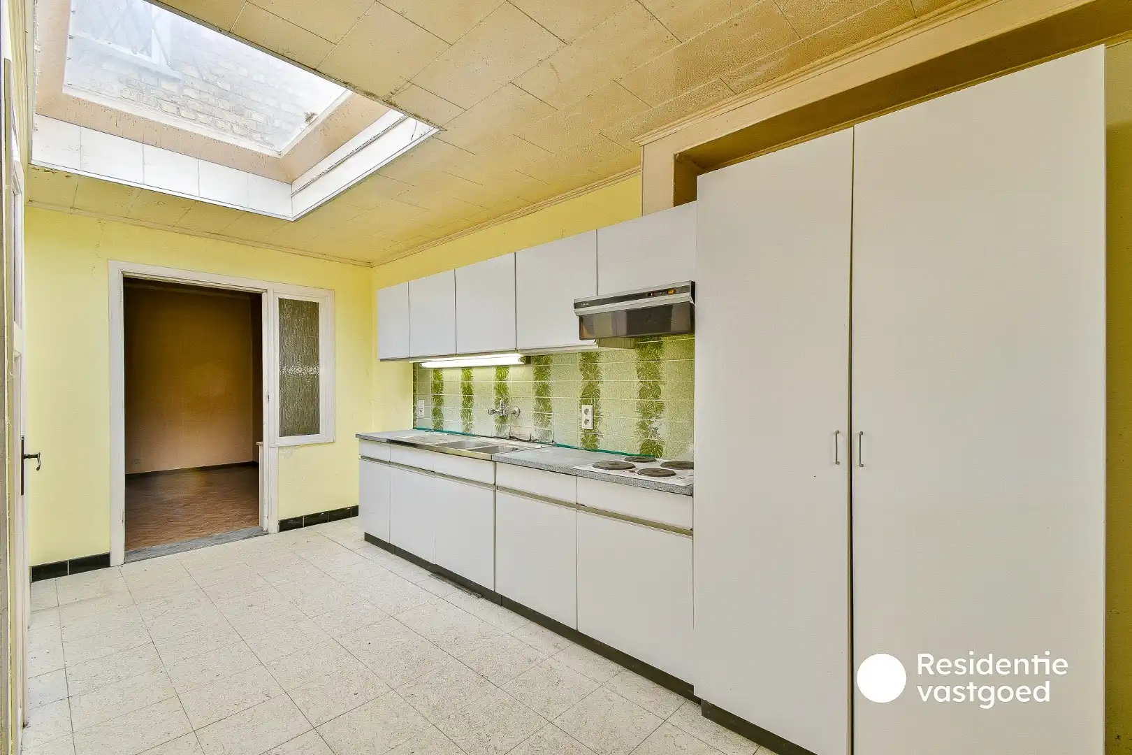 Te renoveren rijwoning met twee slaapkamers en tuin foto 9