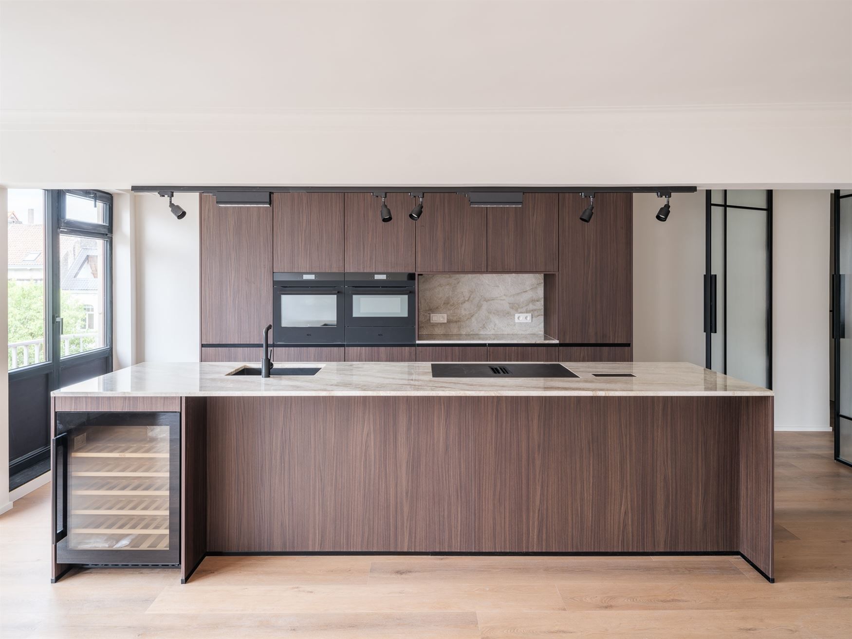 Volledig gerenoveerd appartement met hoogwaardige afwerking op topligging in Gent. foto 5