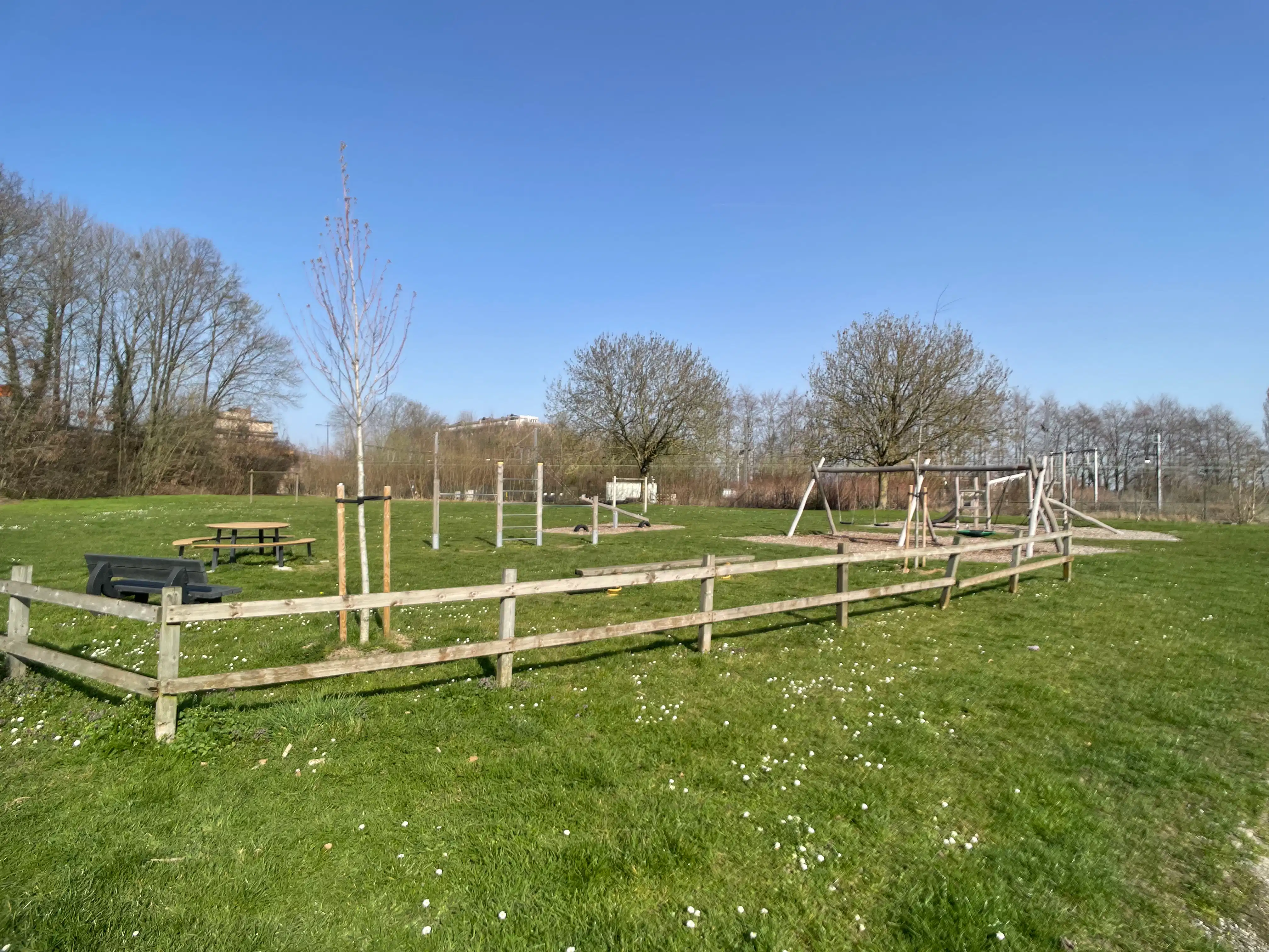 Leuke halfopen woonst op een topligging in Landen foto 24