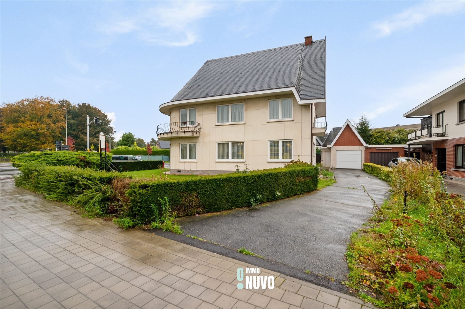 Ruime en stijlvolle herenhuis-villa op unieke locatie met tuin, garages en parkeerplaatsen te Lede foto 1