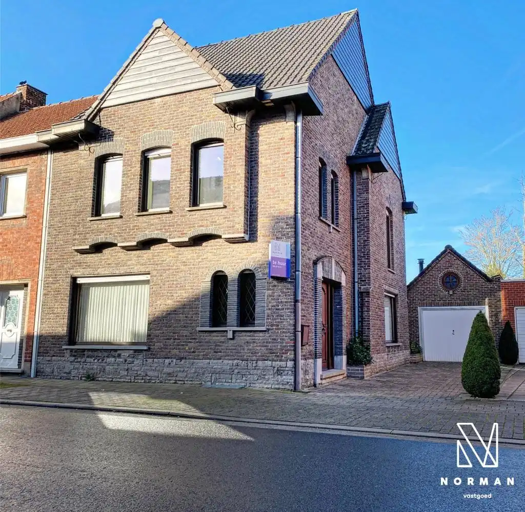 Charmante rijwoning op een boogscheut van het centrum Kuurne te huur foto {{pictureIndex}}