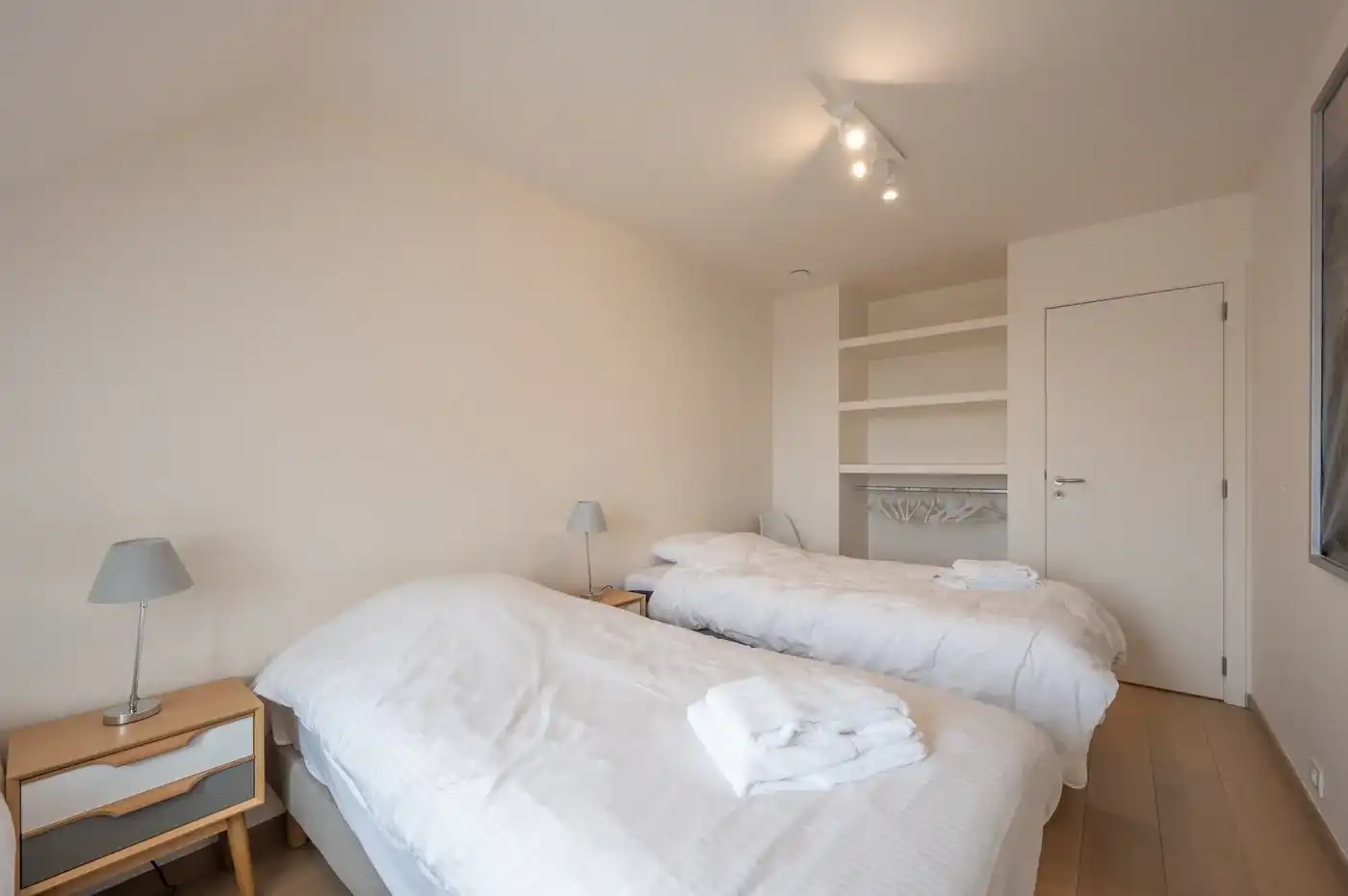 Zuidgericht en instapklaar 4-slaapkamerappartement, met 2 ruime terrassen. foto 17