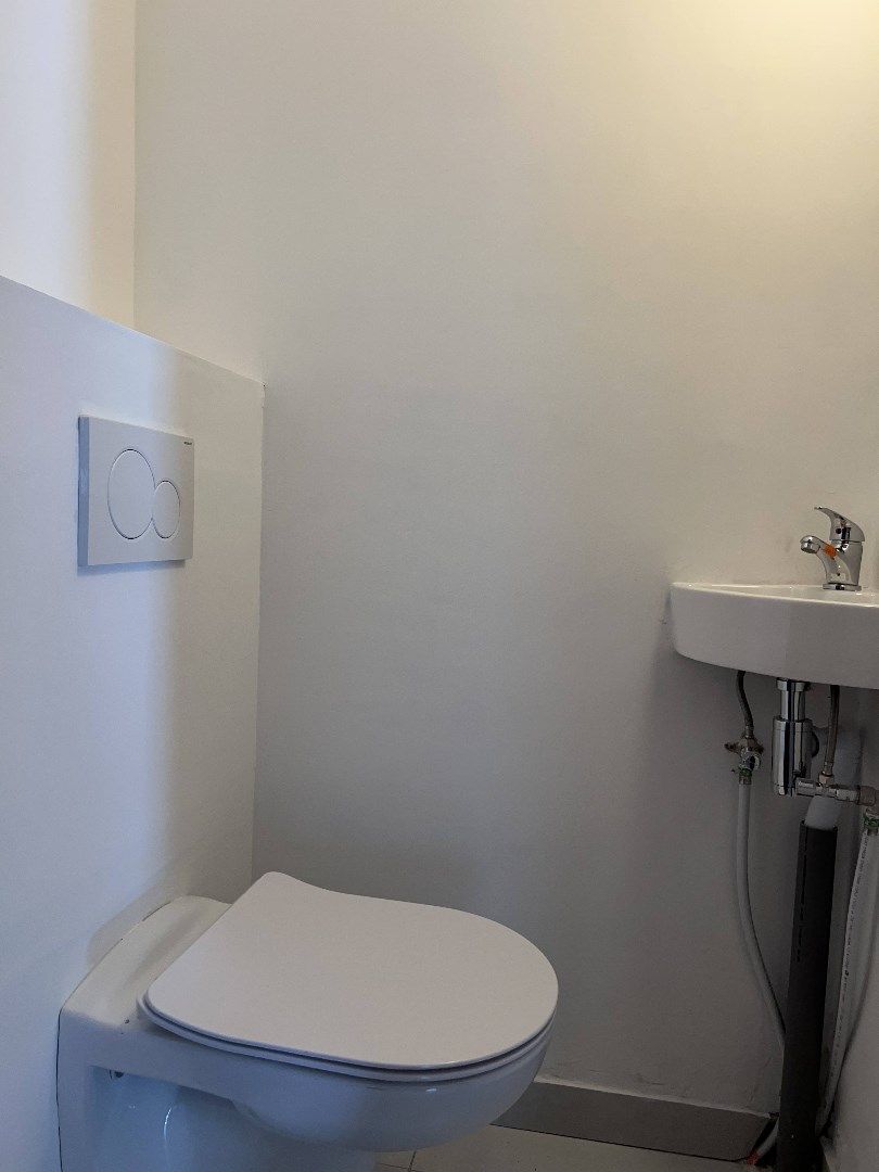 Goed gelegen rijwoning met tuintje foto 4