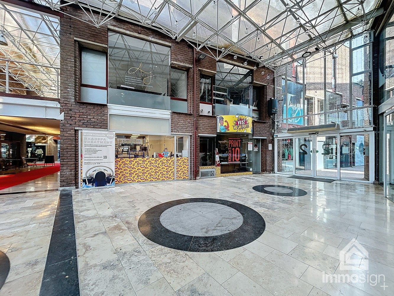 Zeer ruime handelsruimte met garage en autostaanplaats, mogelijks ook uit te breiden in Shopping 2 te Genk! foto 2