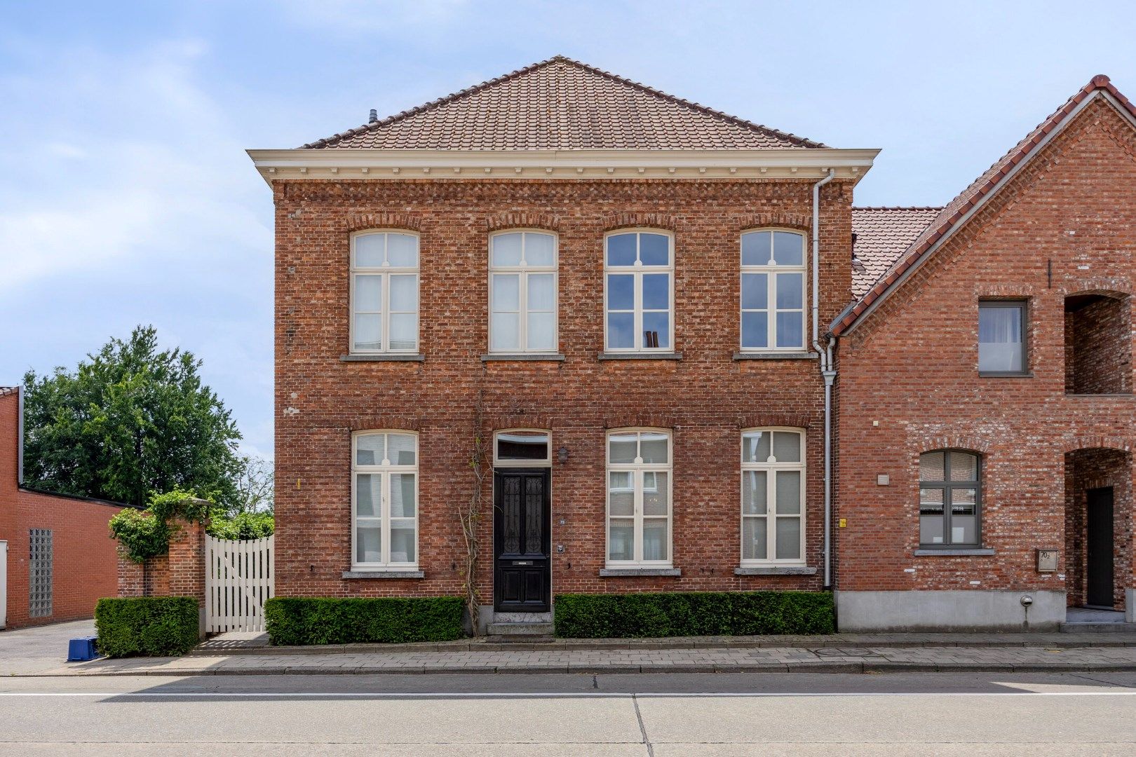 Instapklaar herenhuis met 4/5 slpks, centraal gelegen in Achterbos !  foto 41