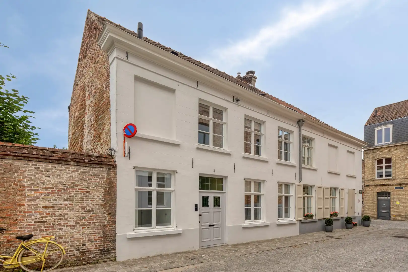 Prachtige bemeubelde stadwoning met 3 slaapkamers op topligging foto {{pictureIndex}}
