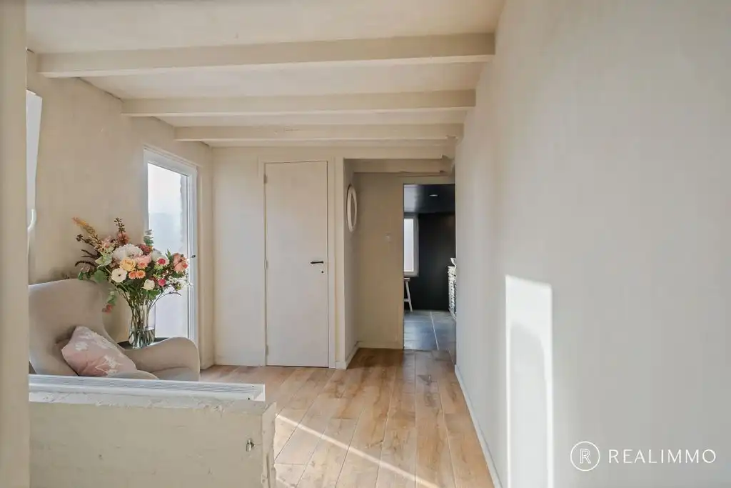 Stijlvol gerenoveerde woning met loods aan de voet van de Kluis! foto 18