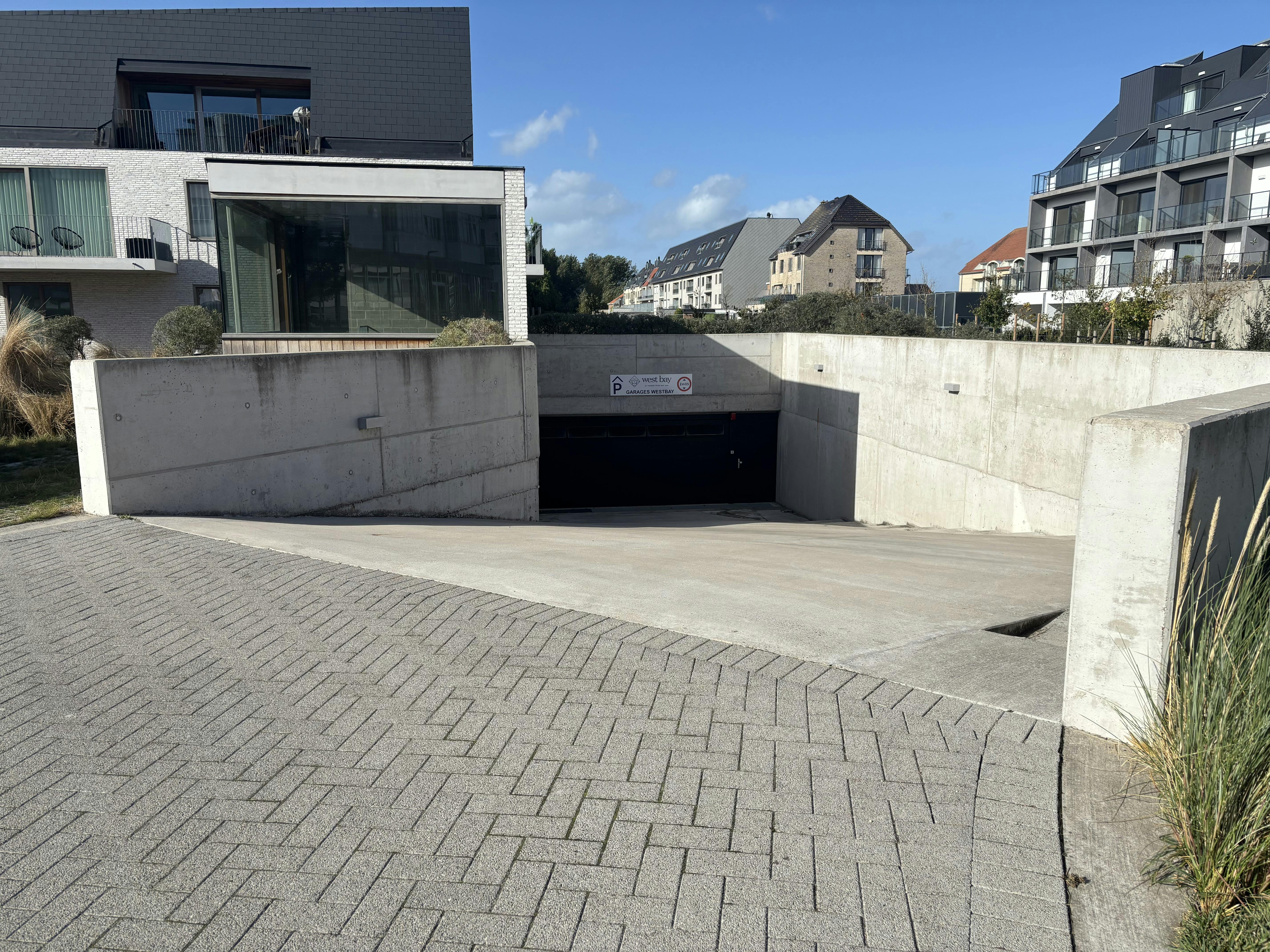 Ruime garagebox in de residentie West Bay! foto 2