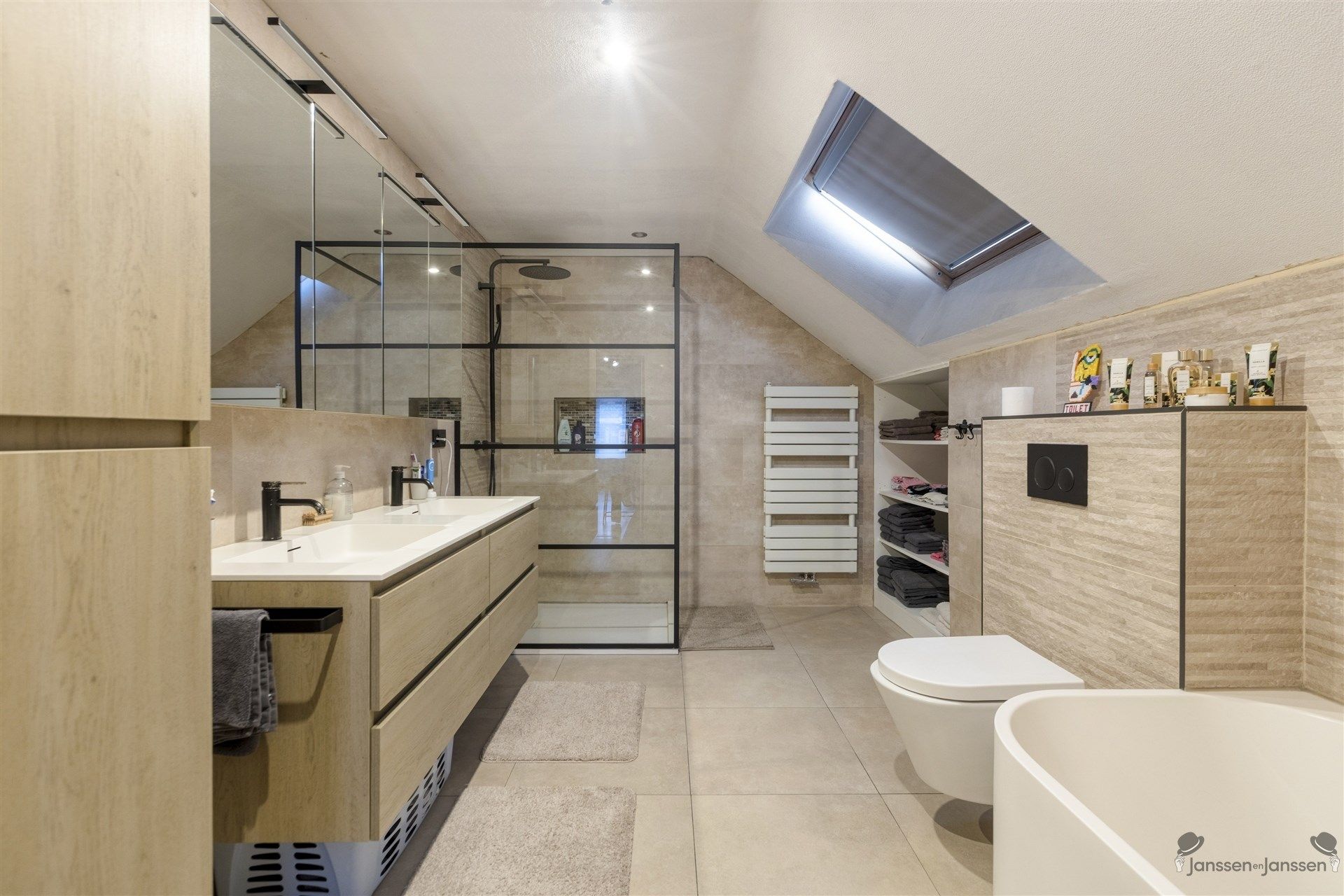 Instapklare recent vernieuwde gezinswoning foto 16