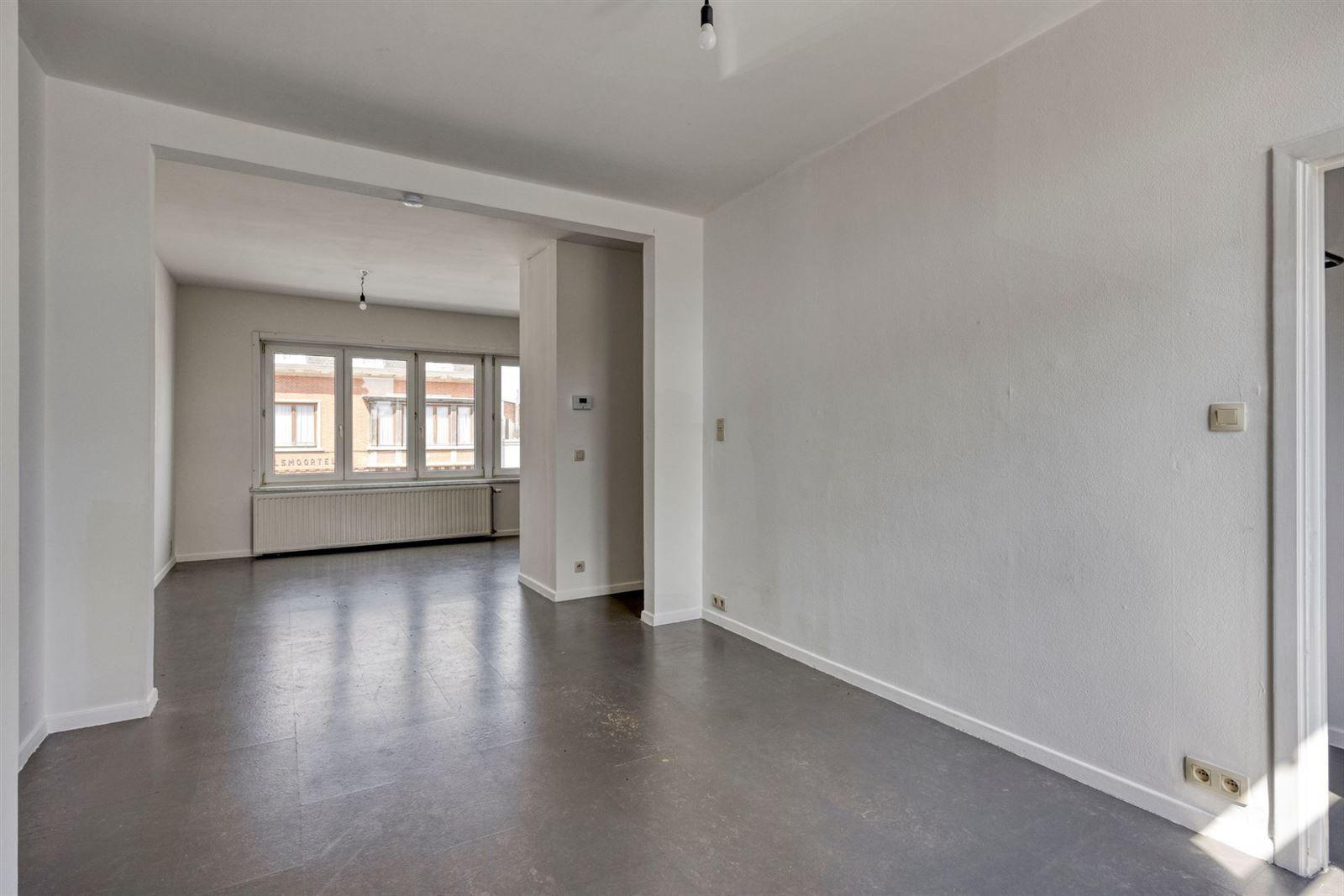 Opbrengsteigendom met handelsruimte en 3-kamer duplex appartement foto 14