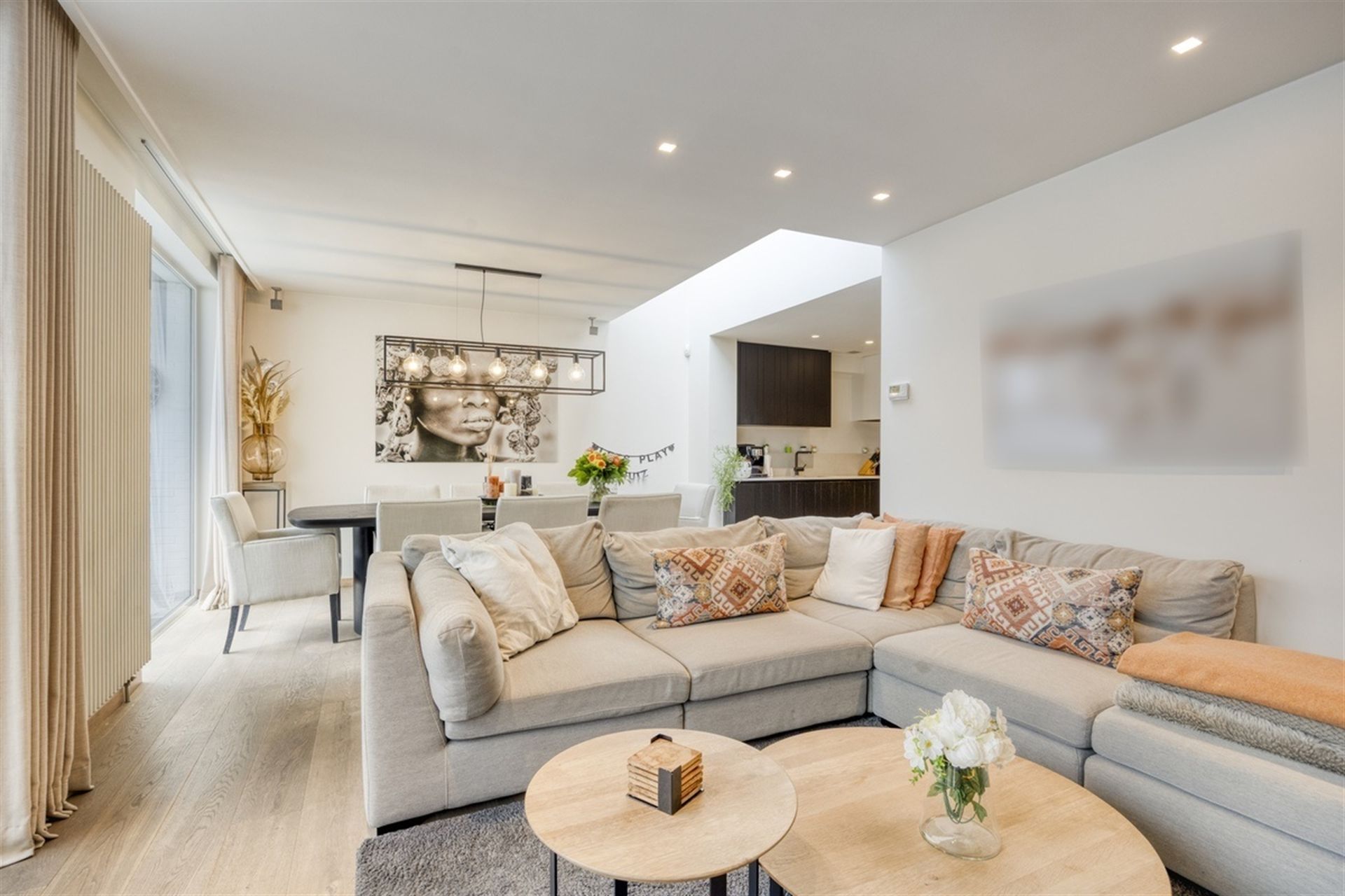 VERKOCHT BINNEN DE WEEK !!!!!    3-slaapkamerwoning in hartje Liedekerk foto 6