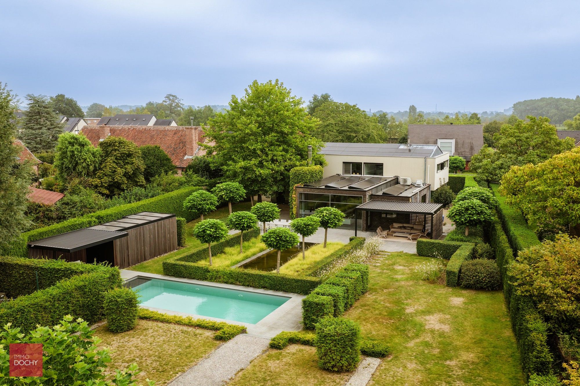 Afgeschermd van het dorpszicht tijdloze ruime VILLA met landelijk verzicht | Durmstraat foto 13