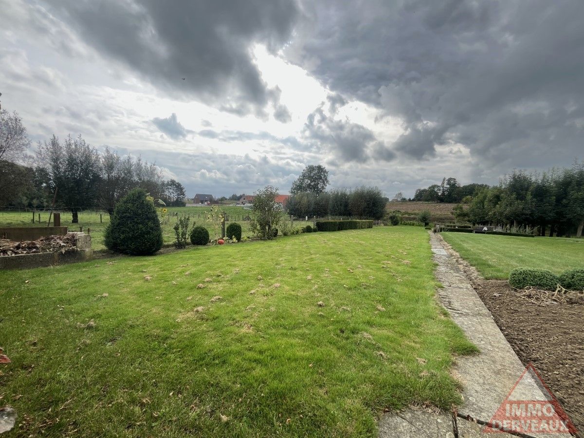 Geluveld - Open woning met grote tuin en zijoprit met garage foto 12