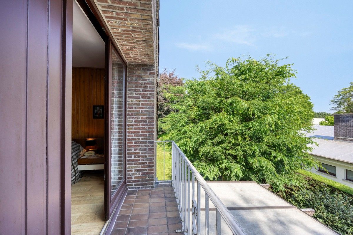 Eigentijdse villa met grote zonnige tuin midden in het groen van Sint-Denijs-Westrem foto 16