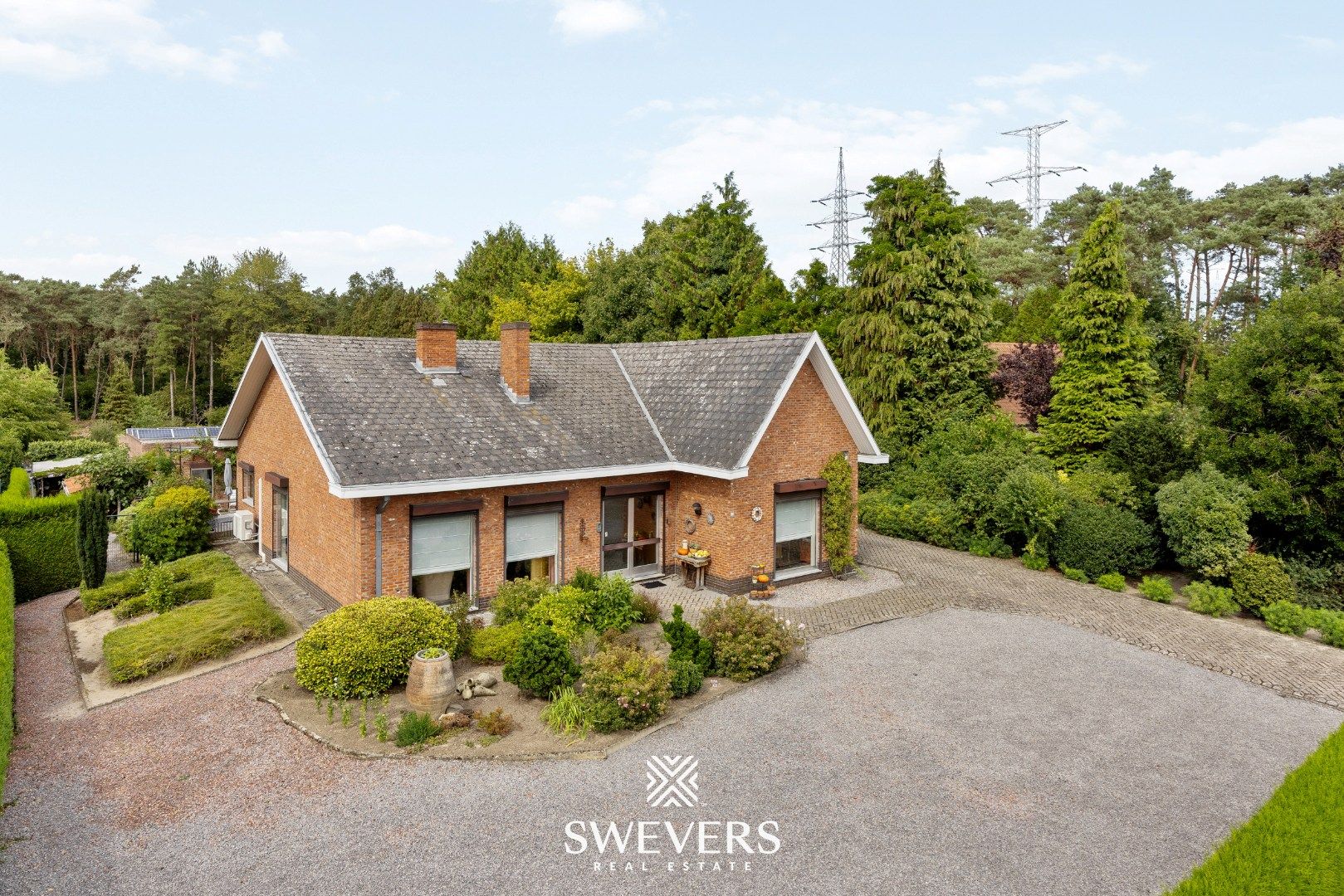 Gelijkvloerse woning met ruim magazijn op 34a 11ca foto {{pictureIndex}}
