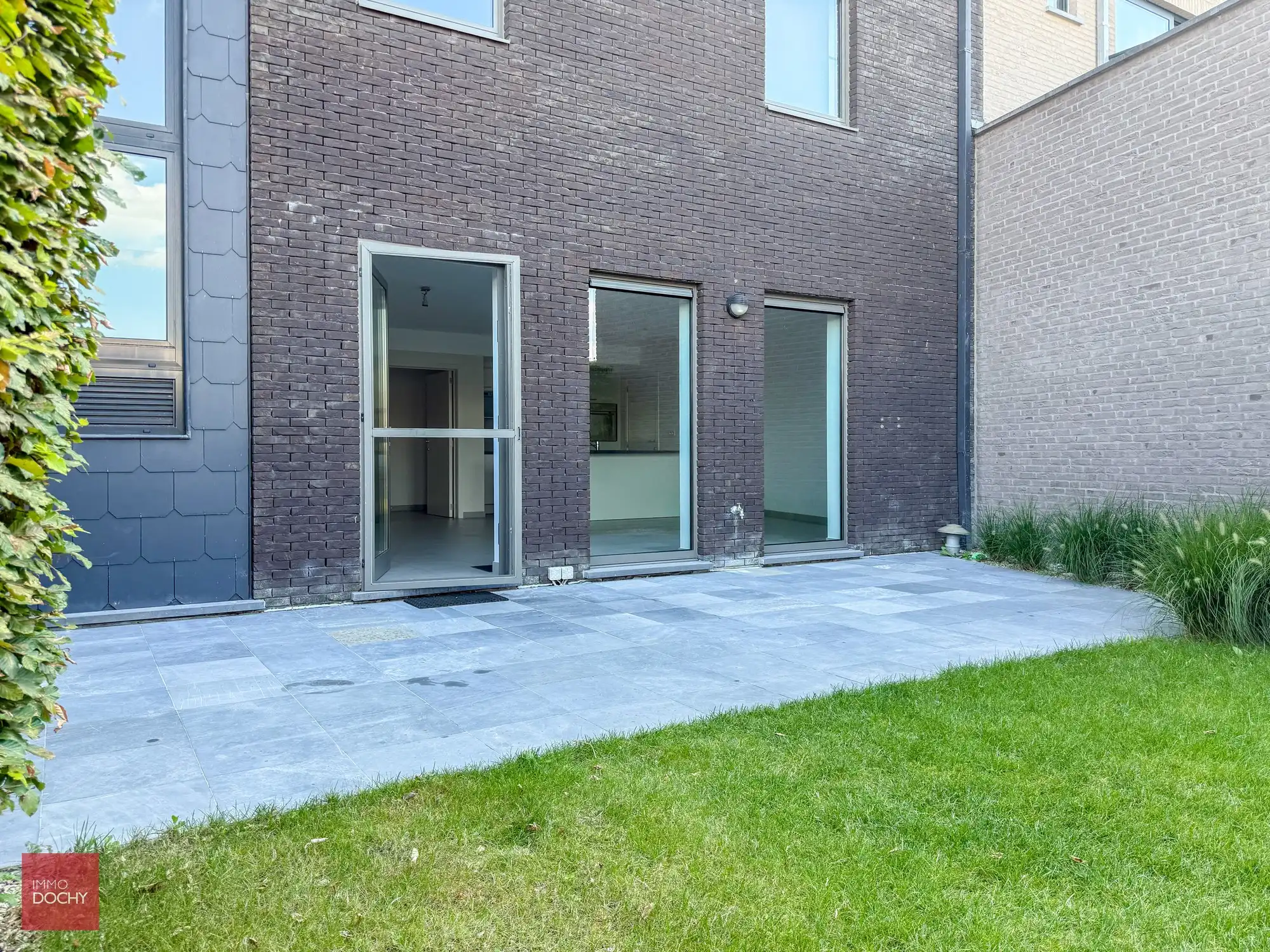 Mooi instapklaar gelijkvloers appartement met tuin en garage in centrum | Churchillstraat foto {{pictureIndex}}