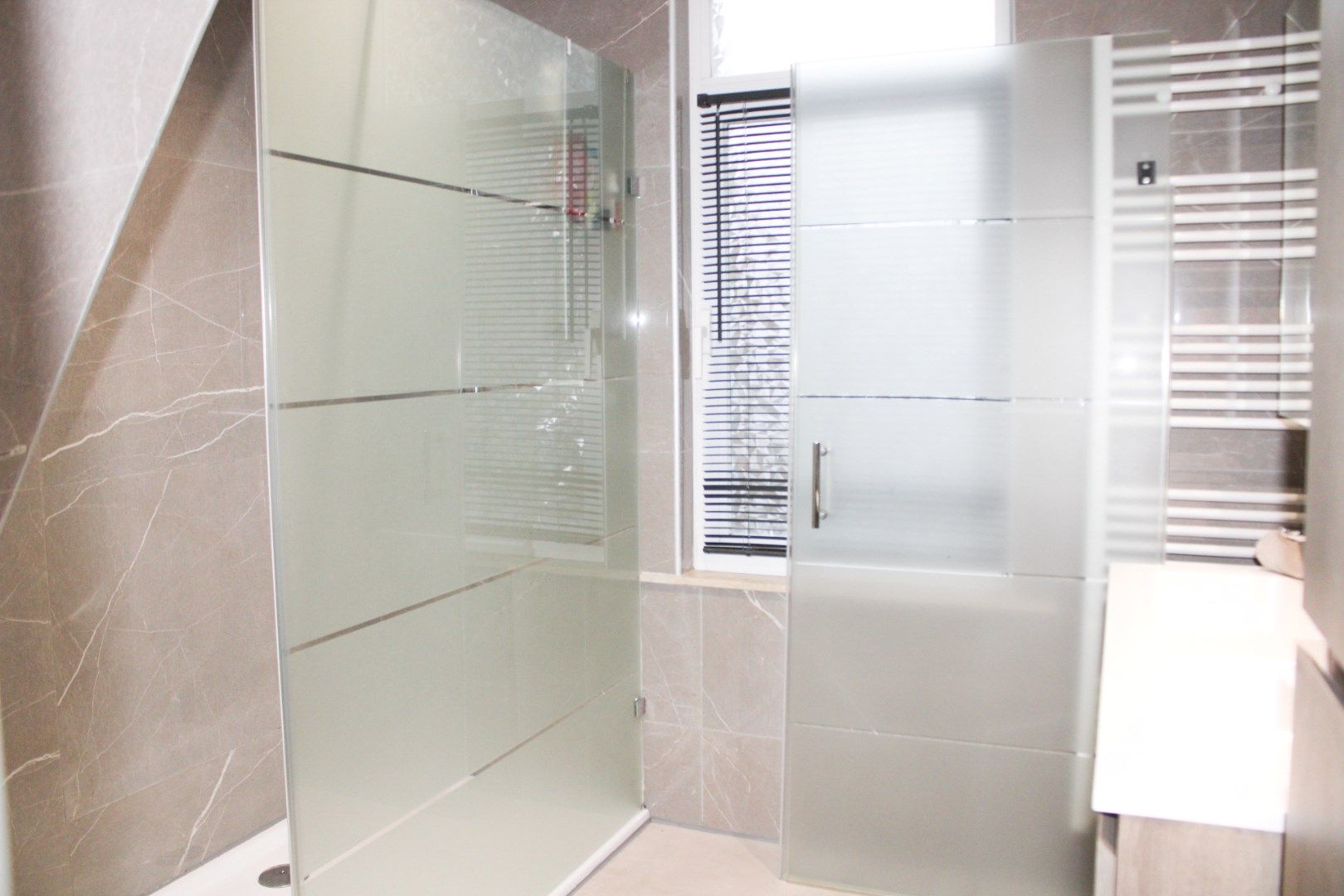 Instapklare woning in het hart van Sint-Niklaas met 5 slaapkamers en inpandige garage foto 10