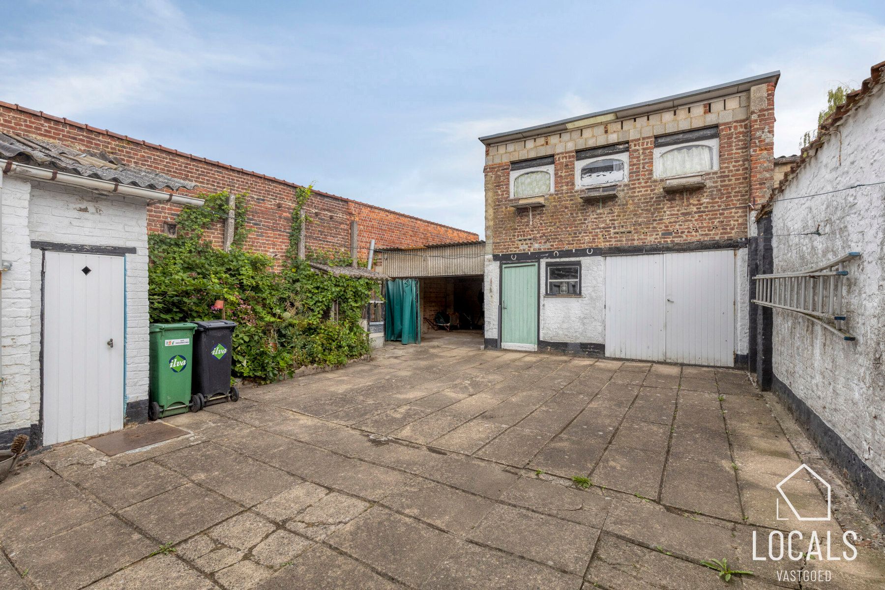 Goed gelegen HOB met tuin, garages, 3 slaapkamers en zolder foto 20