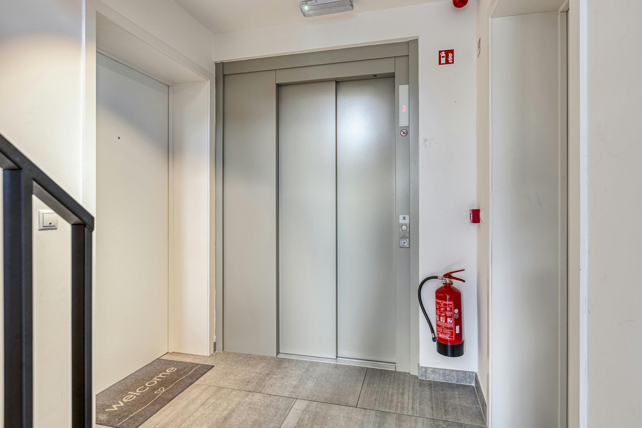 Lichtrijk & Luxueus gelijkvoersappartement in Genk foto 28