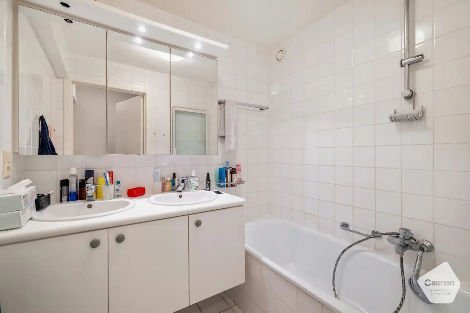 Lichtrijk twee slaapkamer appartement met terras op toplocatie foto 10