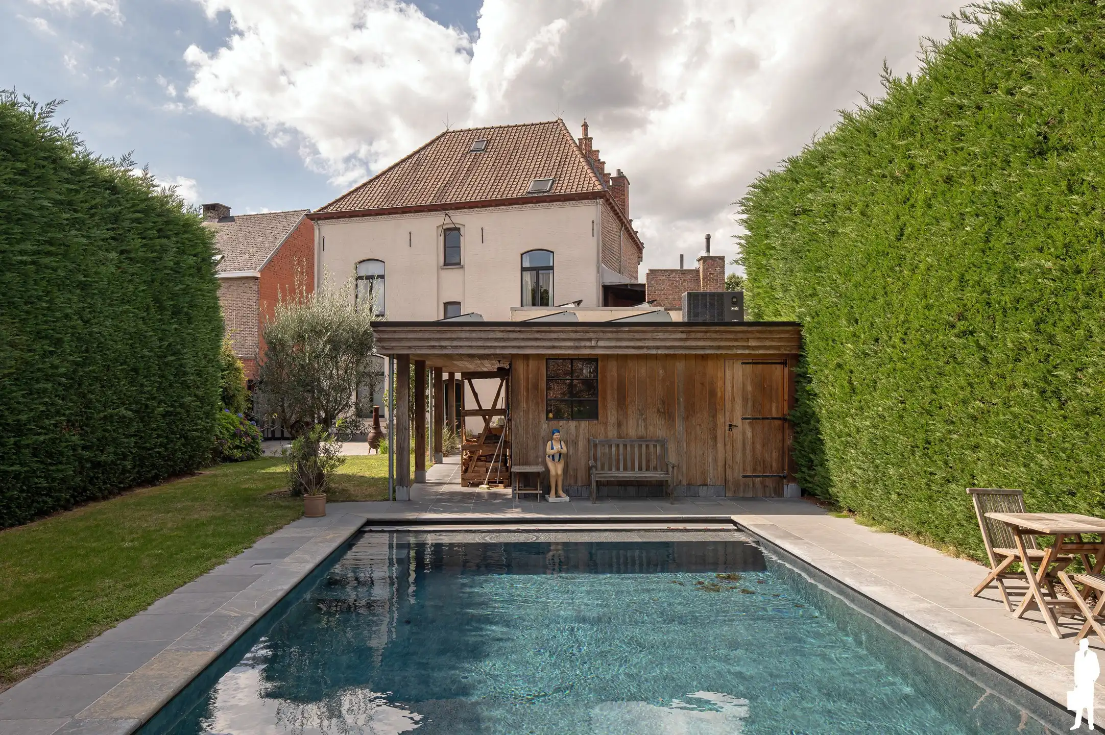 Karaktervolle woning met 6 slk, zwembad + atelier  foto 32