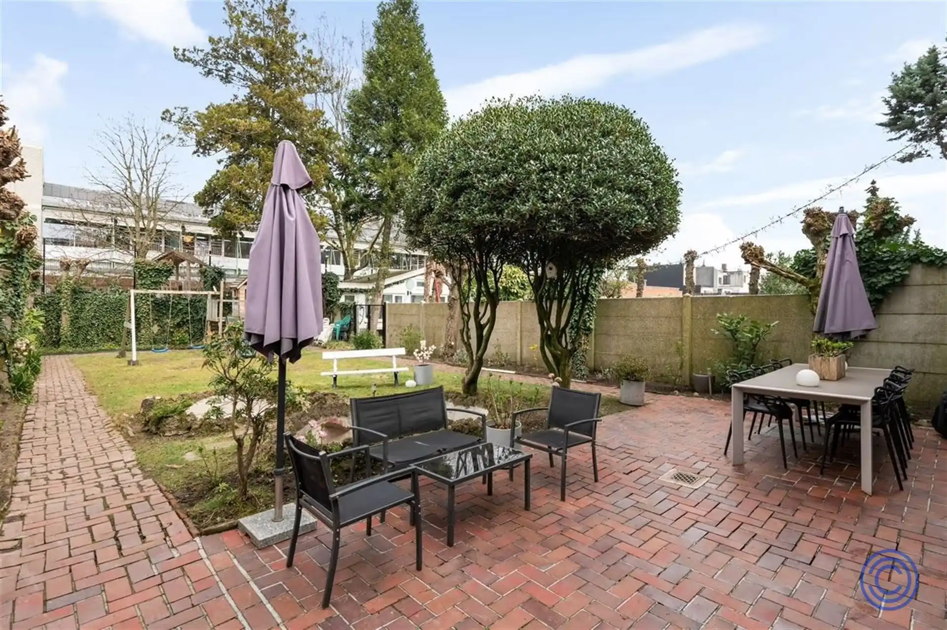 Instapklaar gelijkvloers met 3 slpk + tuin + dubbele garage! foto 2