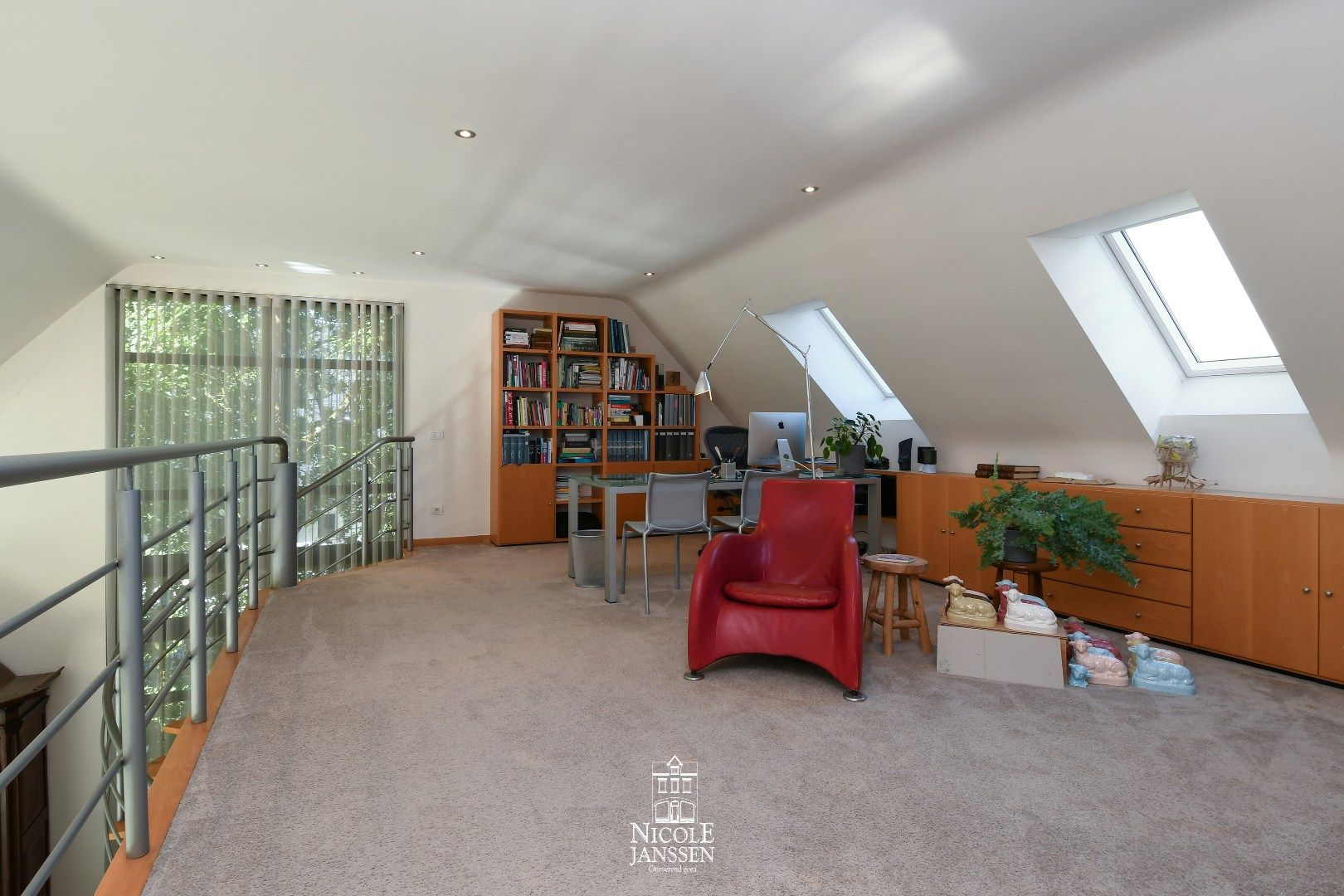 Vrijstaande woning met mooi verzorgde tuin en zwembad  foto 16