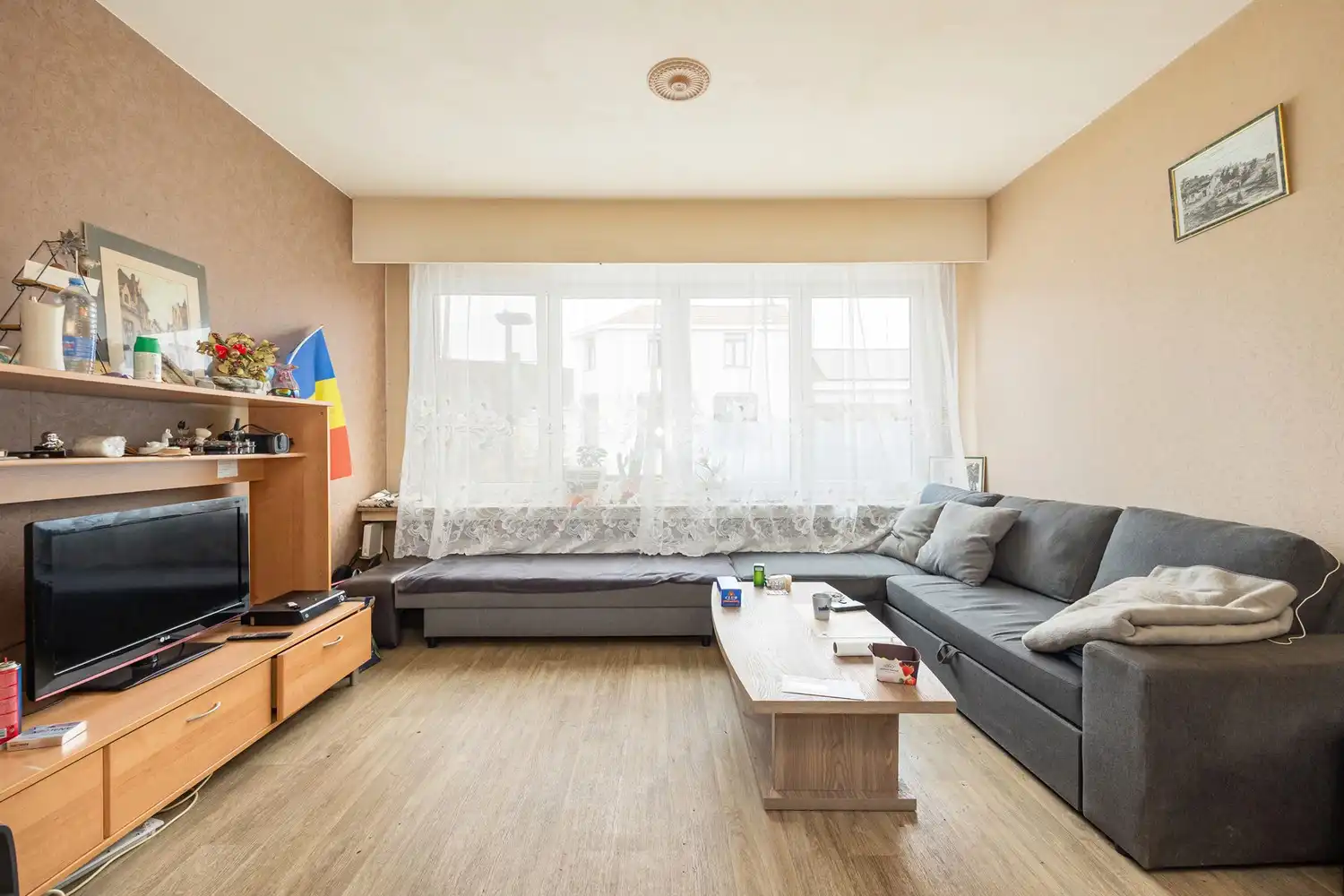 Op te frissen opbrengsteigendom comm. ruimte + 2 app. foto 12