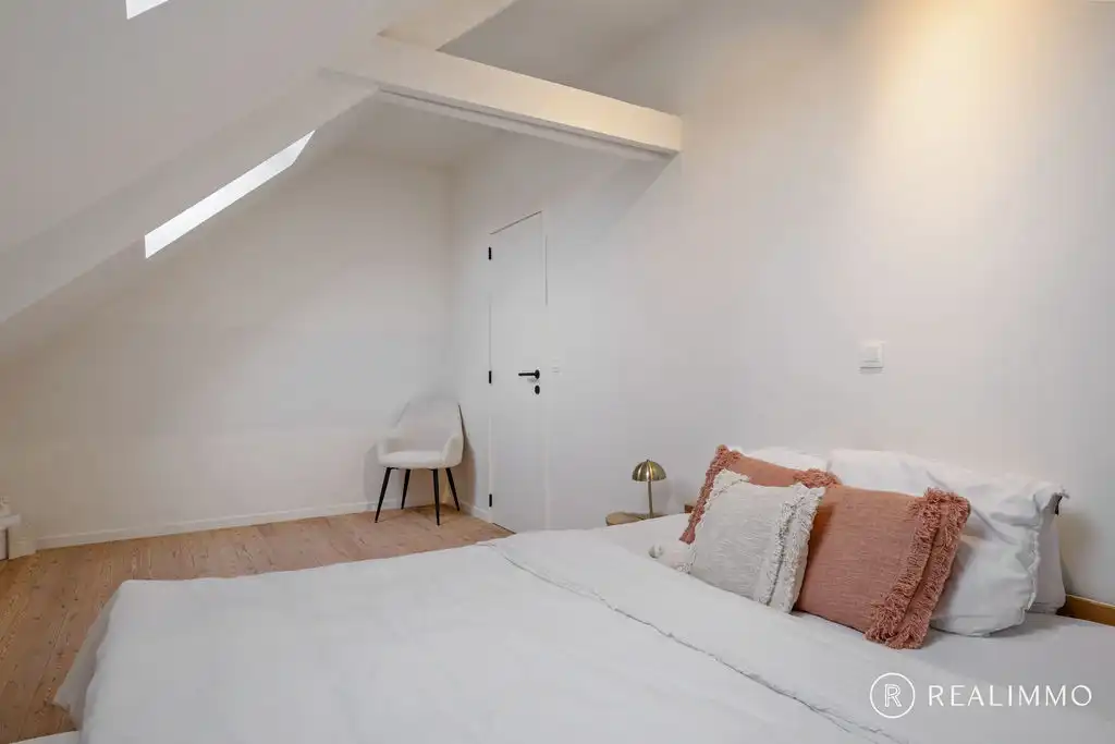 Stijlvol gerenoveerde woning met 4 slaapkamers foto 17