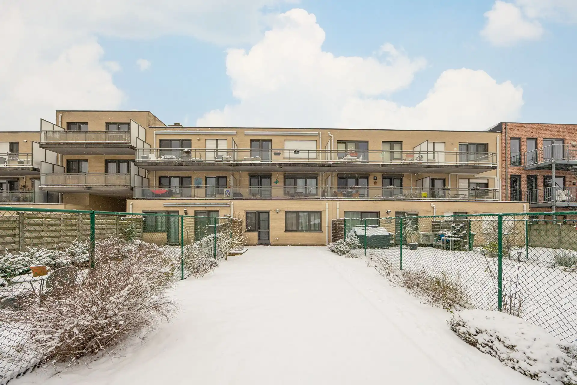 Gelijkvloersappartement met grote tuin & garage foto 43