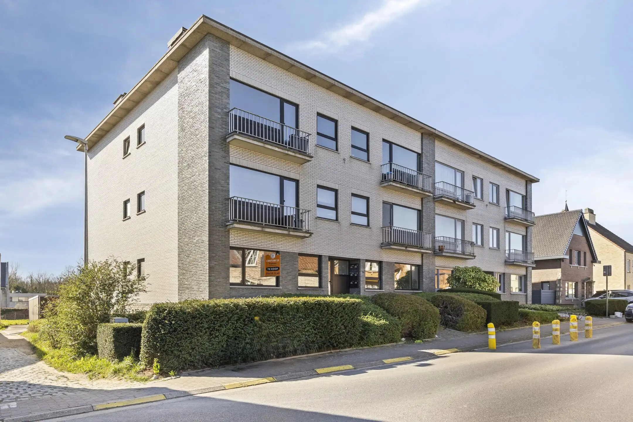 Gelijkvloers, gerenoveerd appartement met 2 slaapkamers foto {{pictureIndex}}