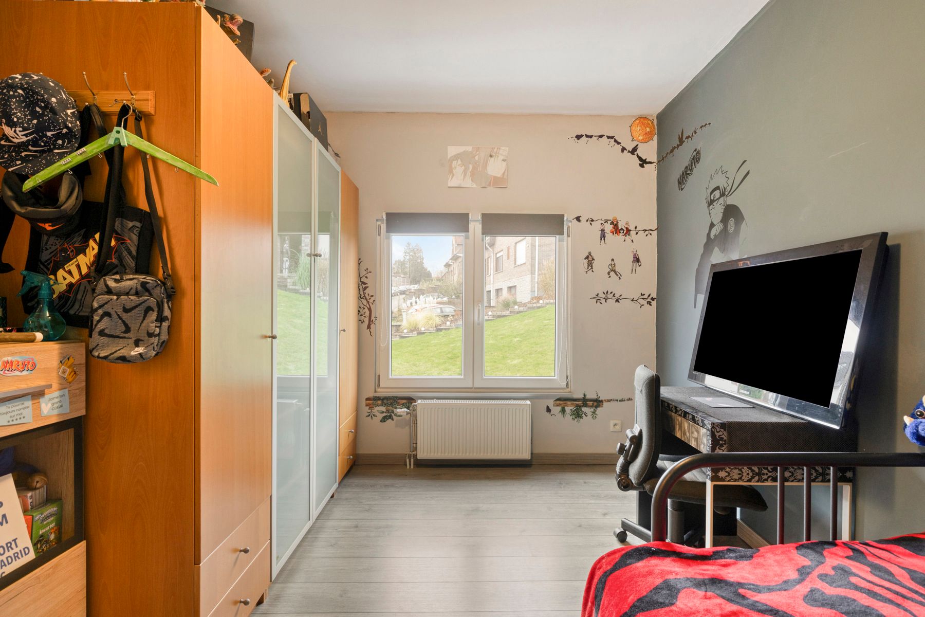 HOB met 4 slaapkamers, oprit en klein tuintje foto 12