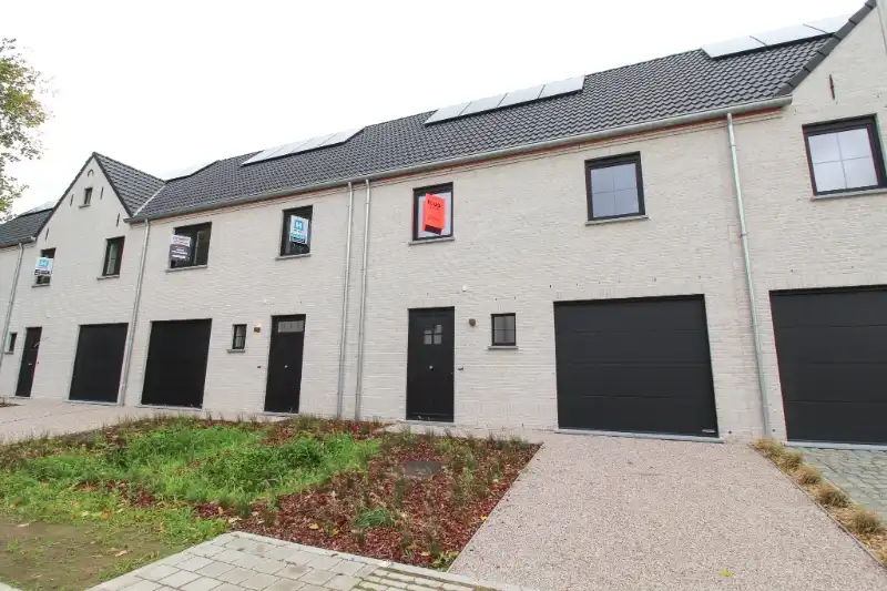 Energiezuinige nieuwbouwwoning te huur in rustige wijk te Lokeren foto {{pictureIndex}}