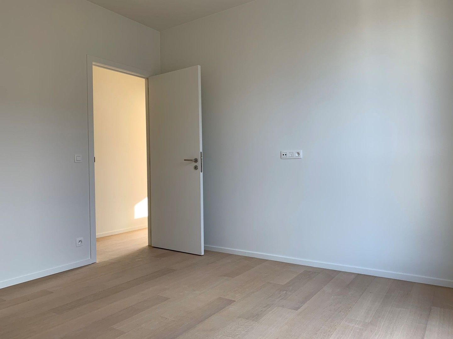 Lichtrijk nieuwbouw appartement met 2 slaapkamers, zonneterras, parking en berging foto 6