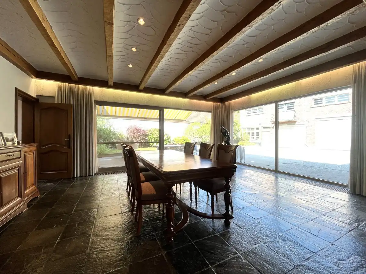 Langemark-Poelkapelle – Ruime hoekwoning met praktijkruimte en 3 garages foto 16