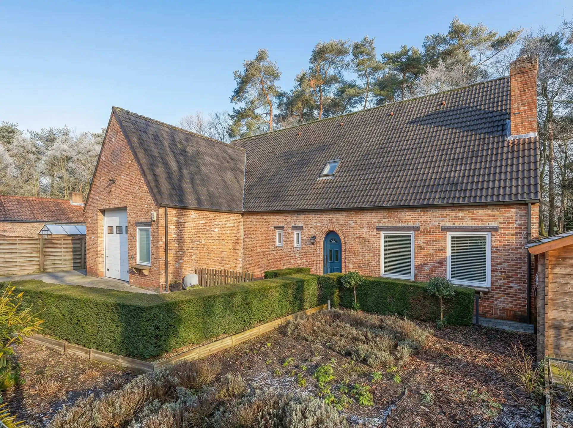 Ruime en lichtrijke gezinswoning te koop in Zandhoven foto 2